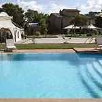 Relais La Leopolda Couette-café 3*
